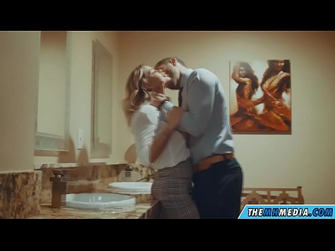 ❤️ کله چې یو ښکلی سپین رنګ تاسو په عامه تشناب کې جذبوي کیفیت لرونکي جنس په ps.hentai-for.ru